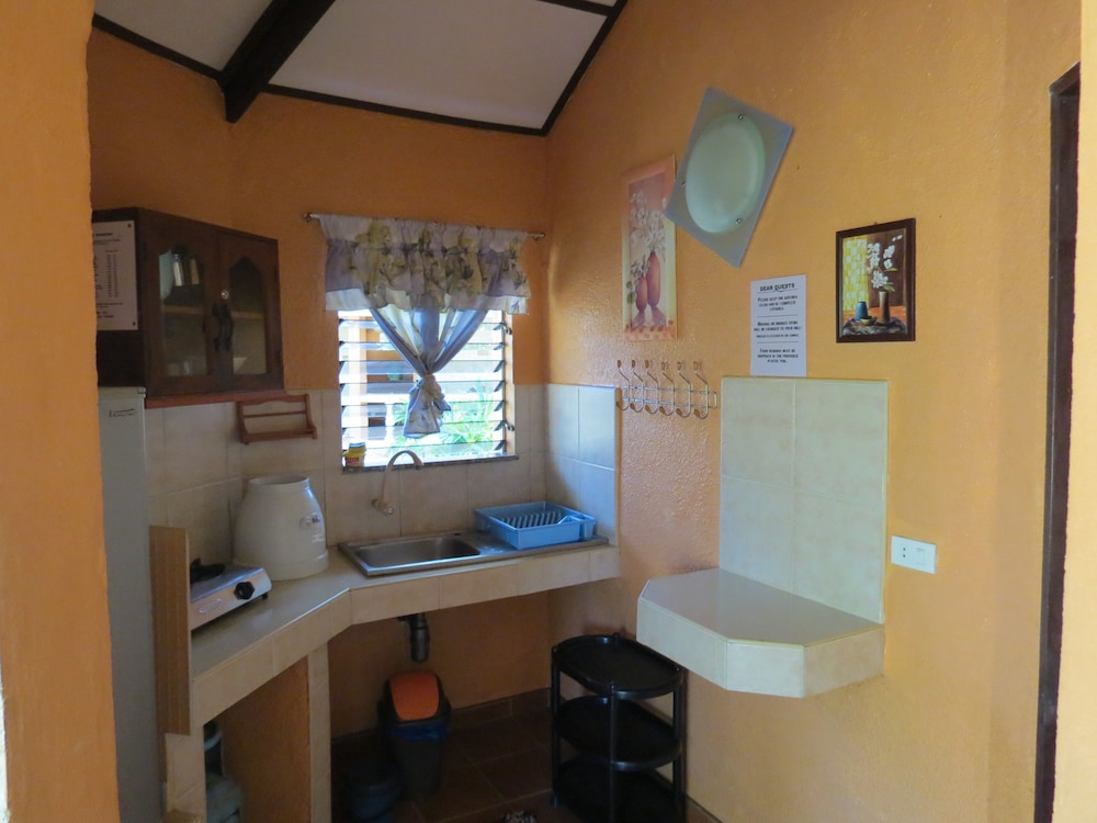 Deluxe Bungalow, 1 King Bed, Kitchenette, Garden Area photo 2