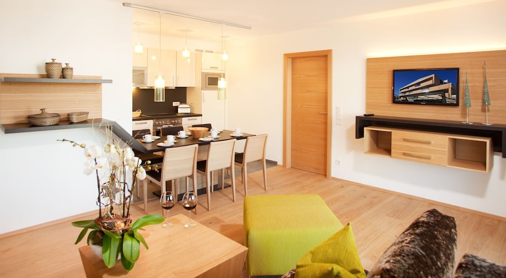 Premium Apartment, 2 Bedrooms, Kitchen, Mountain View