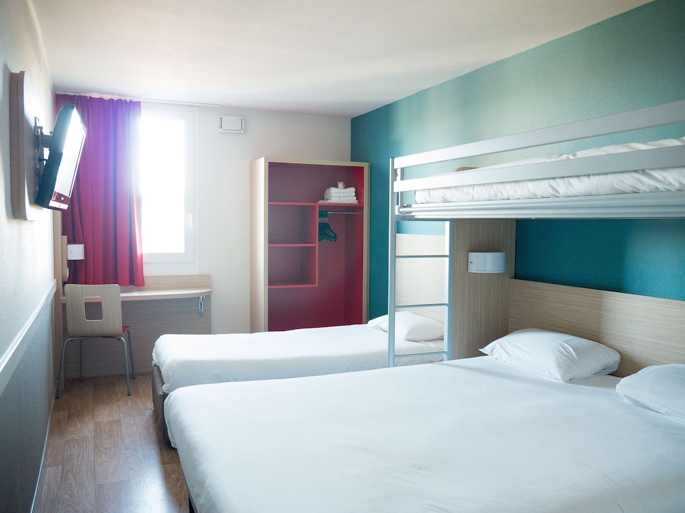 Standard Room, Multiple Beds - Photo 3