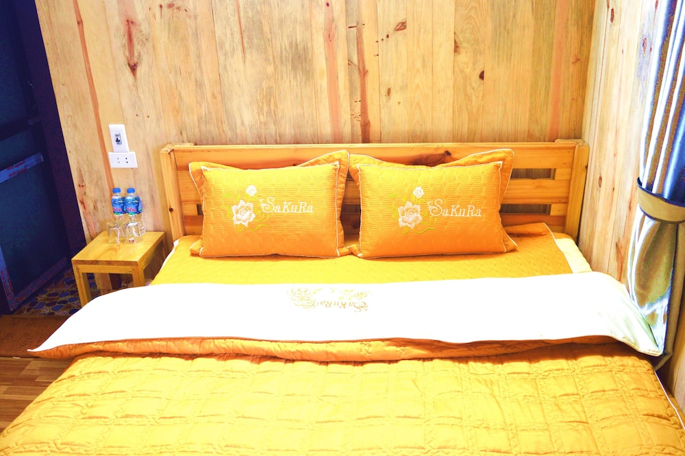 Basic Double Room, 1 Queen Bed, Mountain View, Slope side photo 3