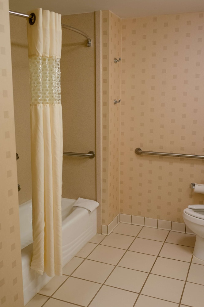 Room, 2 Queen Beds, Accessible, Non Smoking (w/ bathtub) - Photo 8