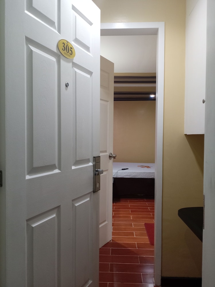 Deluxe Room - Photo 5