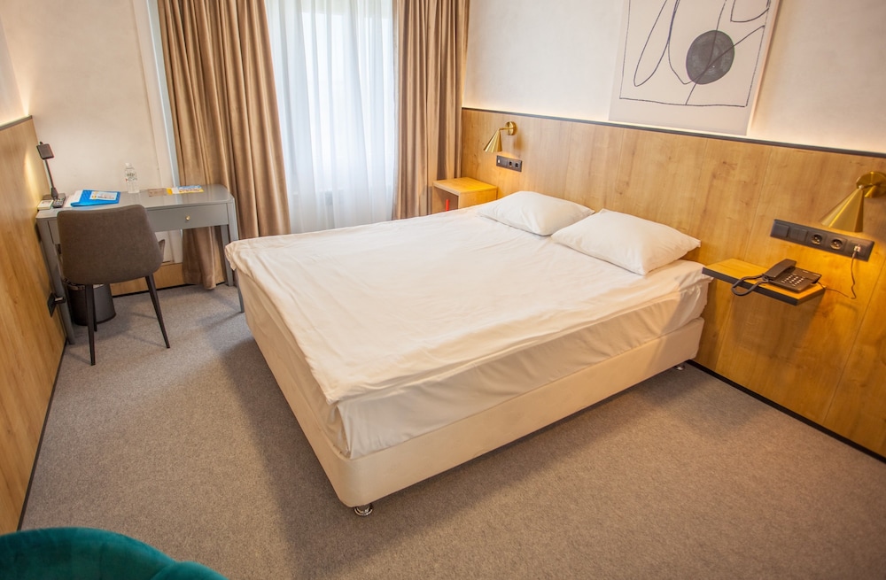 Double Room, 1 Double Bed, Non Smoking, River View photo 1