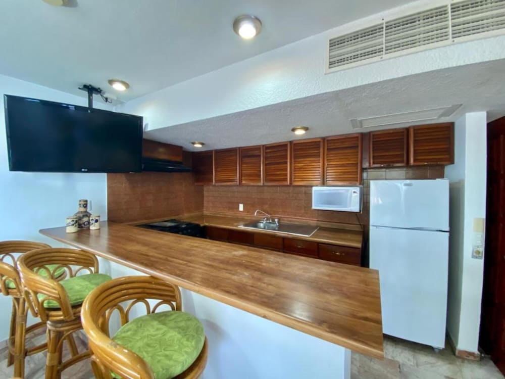 2 Bedroom Suite Oceanfront - Photo 12