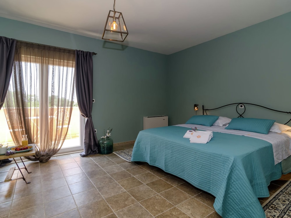 Villa photo 3