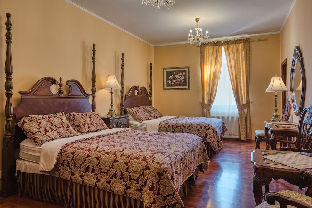 Deluxe Quadruple Room