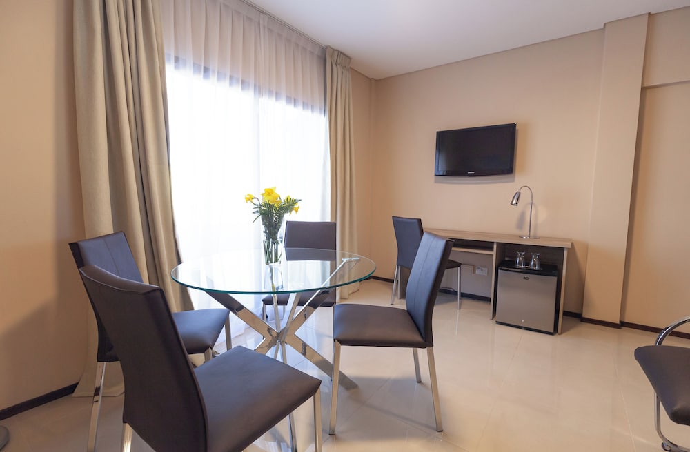 Comfort Suite, City View