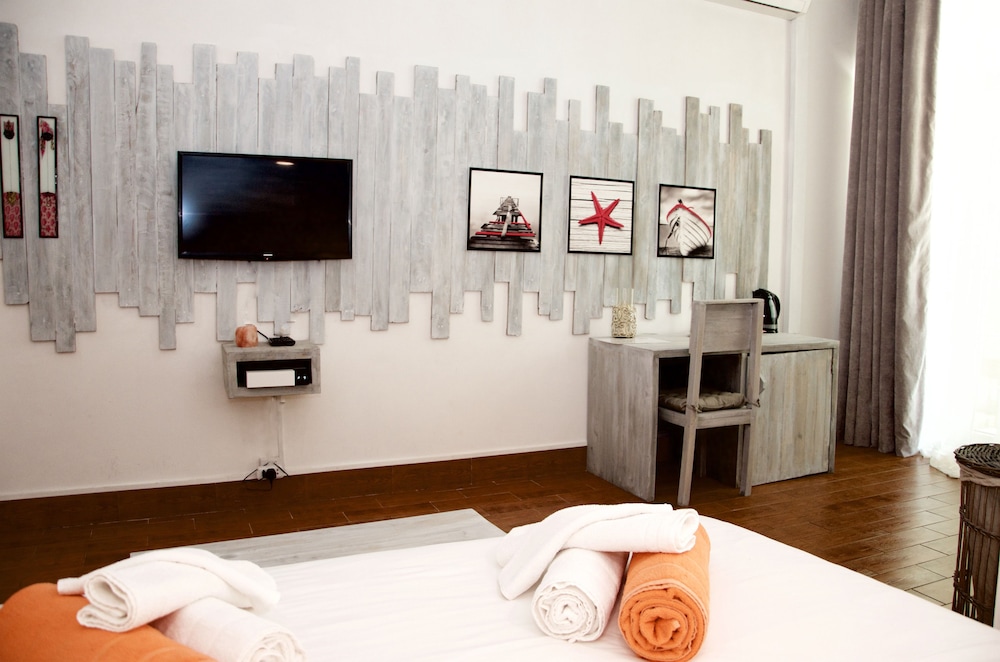 Economy Double Room, Terrace, Garden View