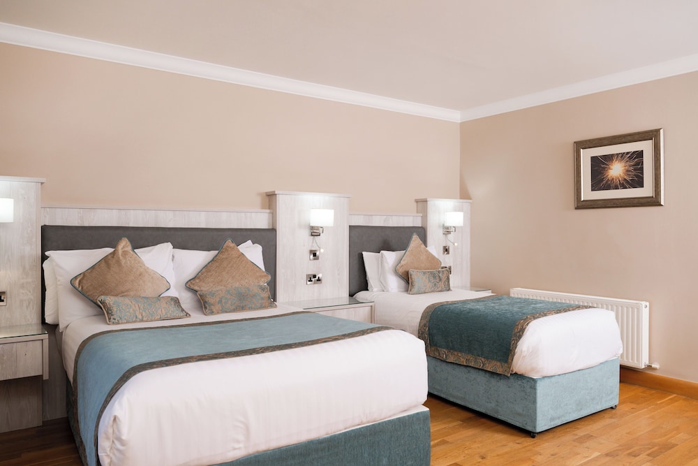 Classic Double & Single Bed photo 1