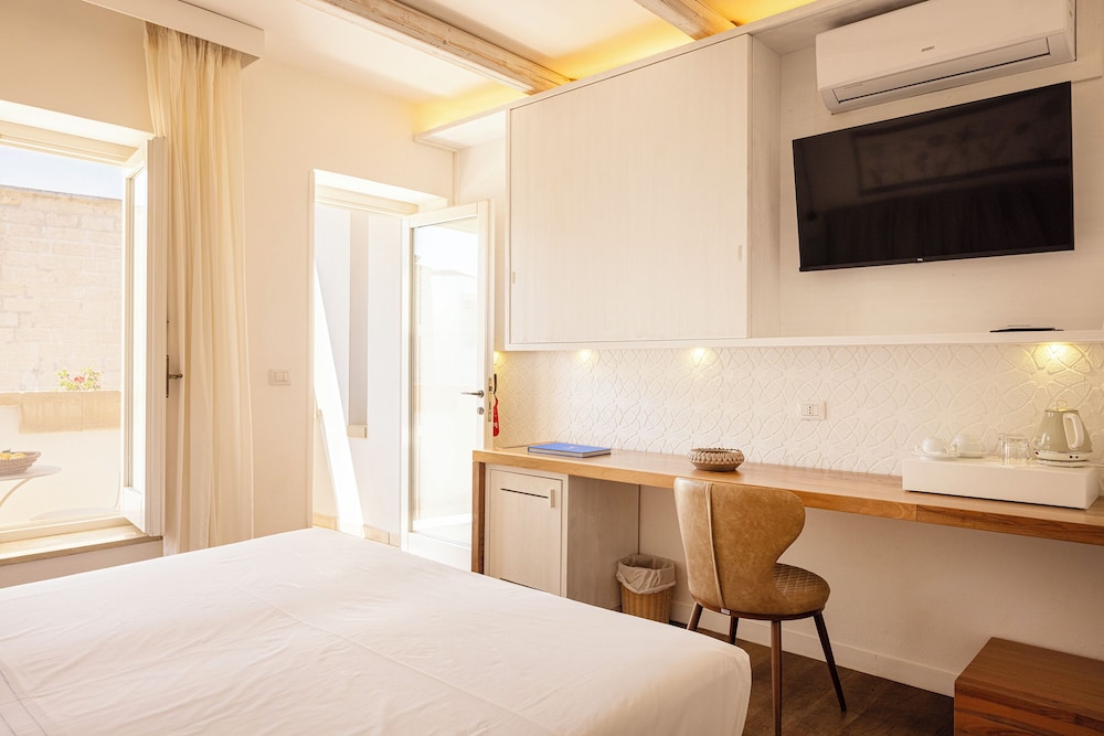 Triple Room, 1 Bedroom photo 2