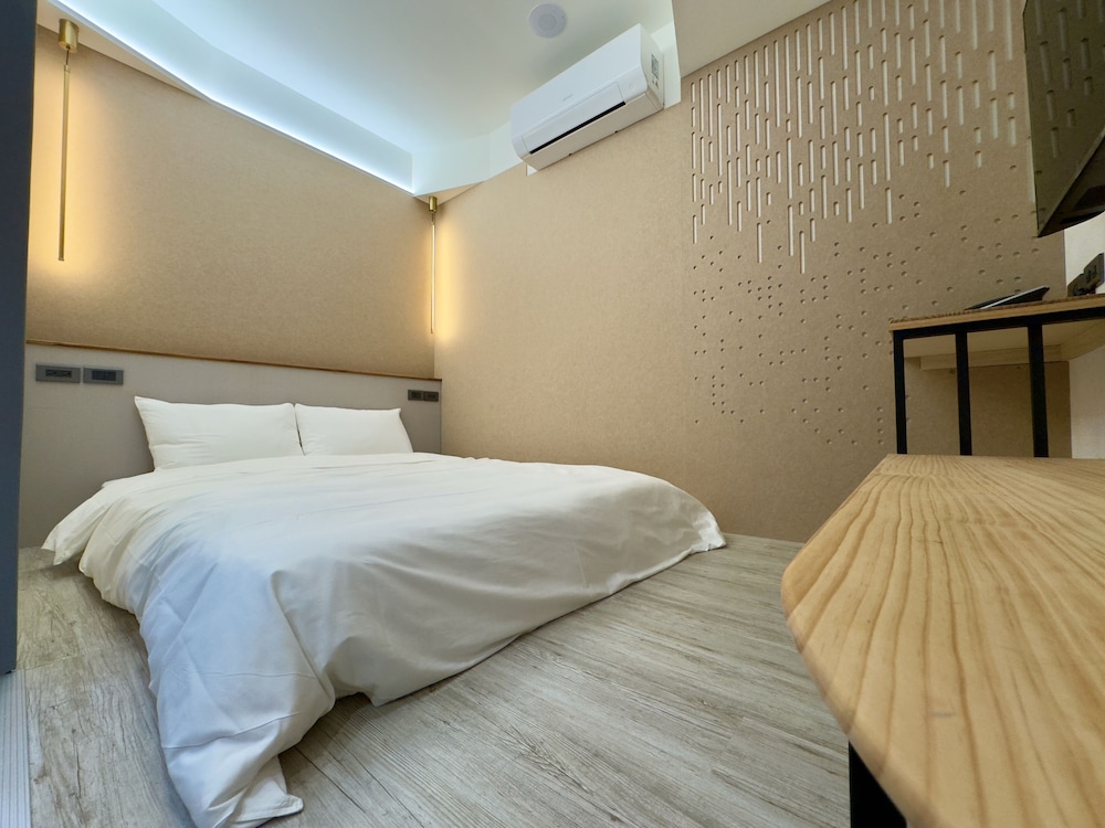 Basic Double or Twin Room ( No Window )