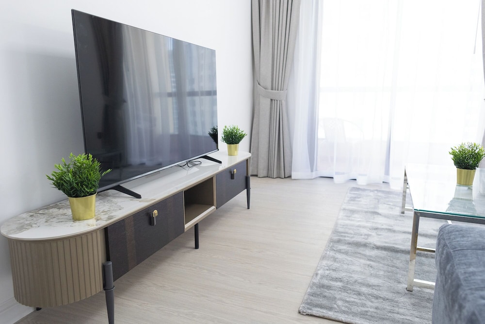 Luxury Apartment, 2 Bedrooms, Balcony, Sea View photo 2