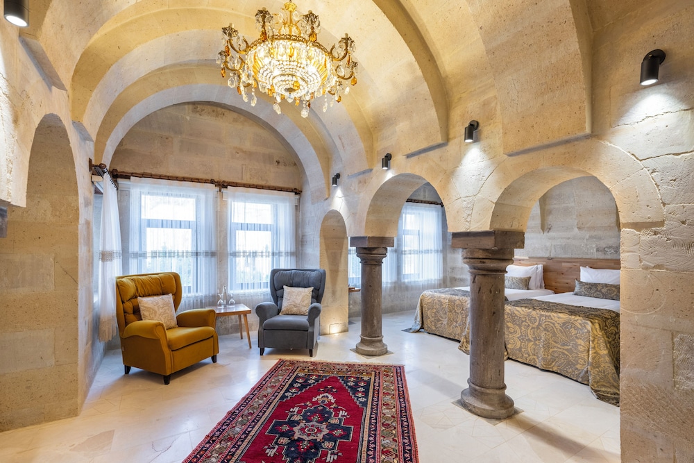 Deluxe Suite - Photo 22