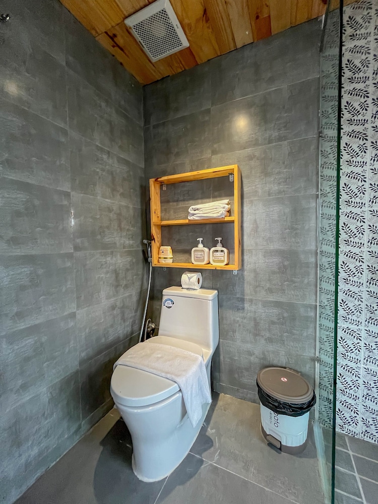 Premier Studio Panoramicview - Photo 9