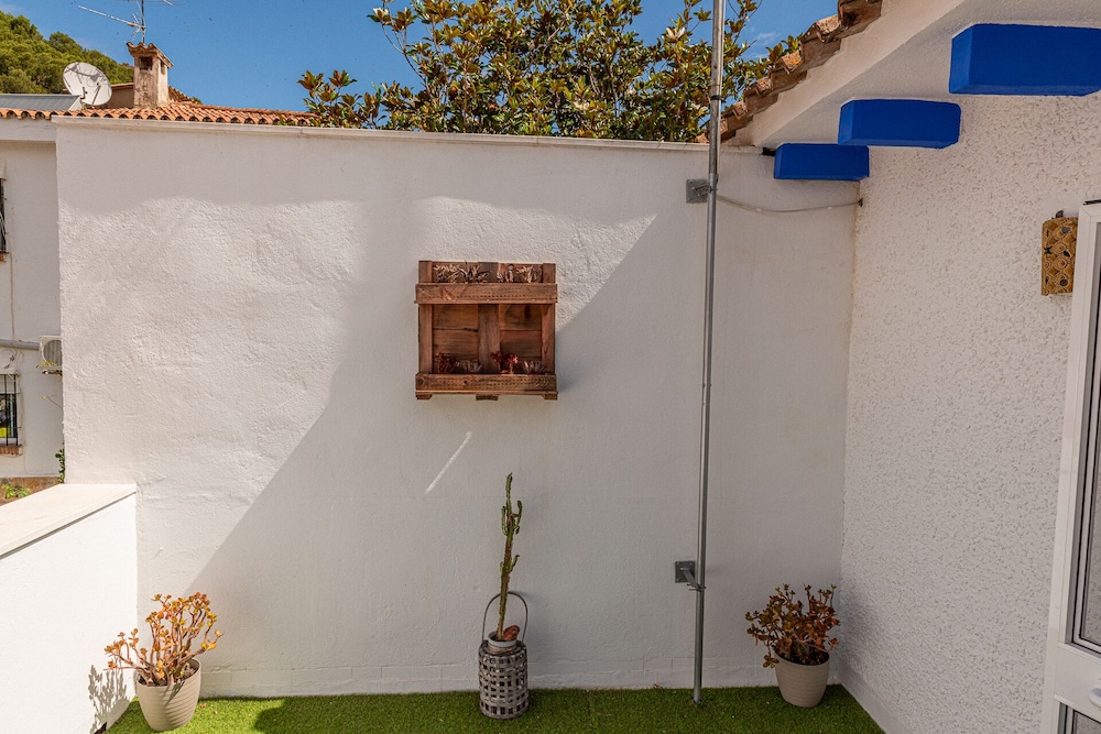 Deluxe Double Room, 1 Queen Bed, Private Bathroom, photo 6