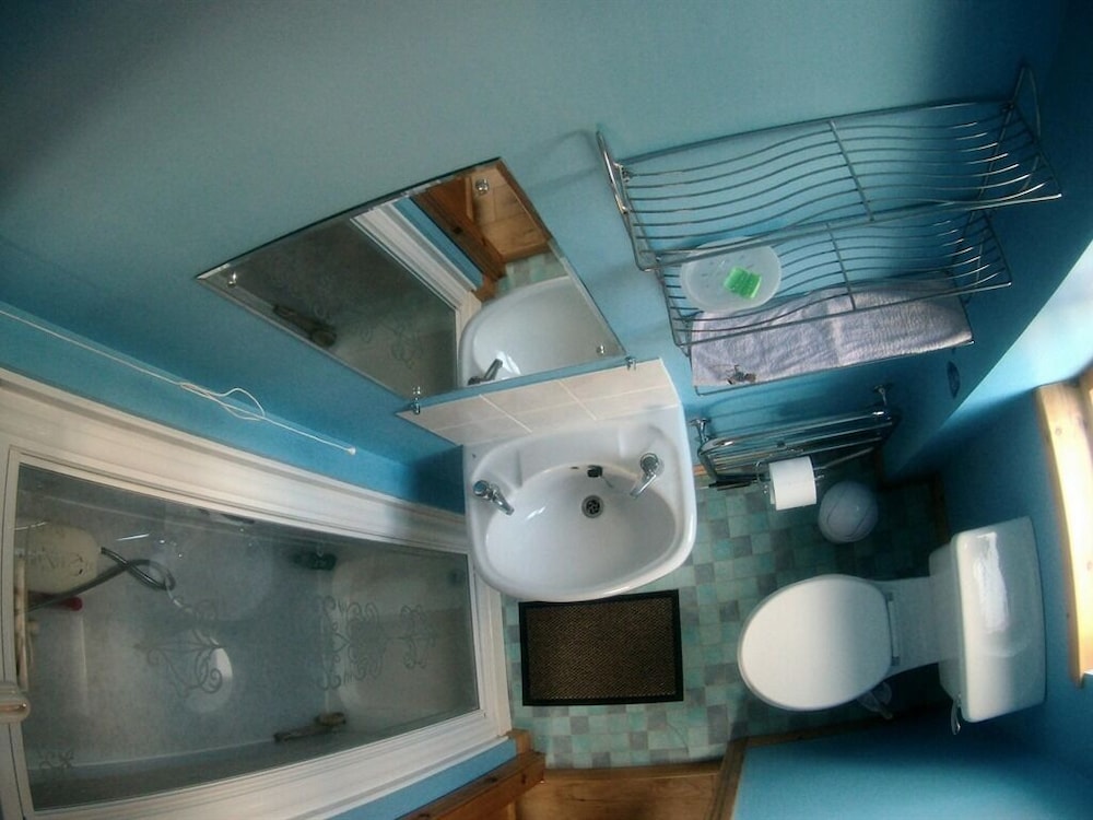 Twin Room, Ensuite photo 2