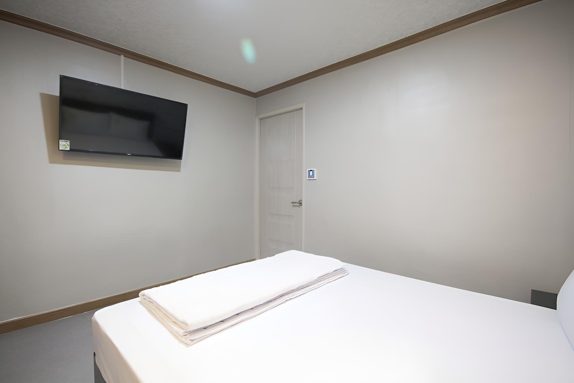 Room (Standard Room) - Photo 15