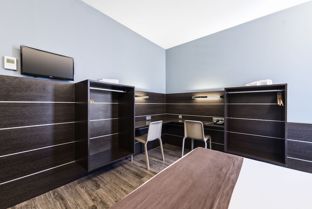 Double Room - Disability Access thumbnail 5