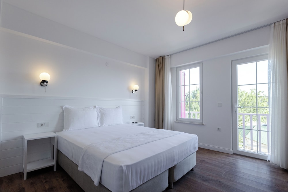 Comfort Room, Balcony photo 1
