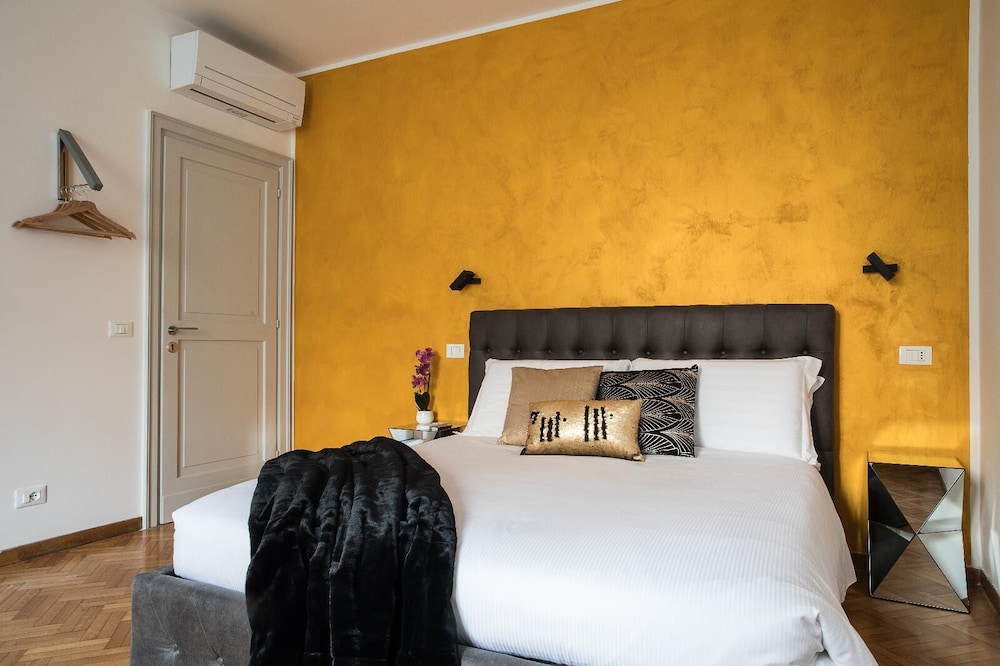 Suite, Jetted Tub (Fashionable)