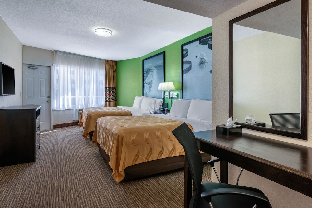 Room, Multiple Beds, Non Smoking - Photo 4