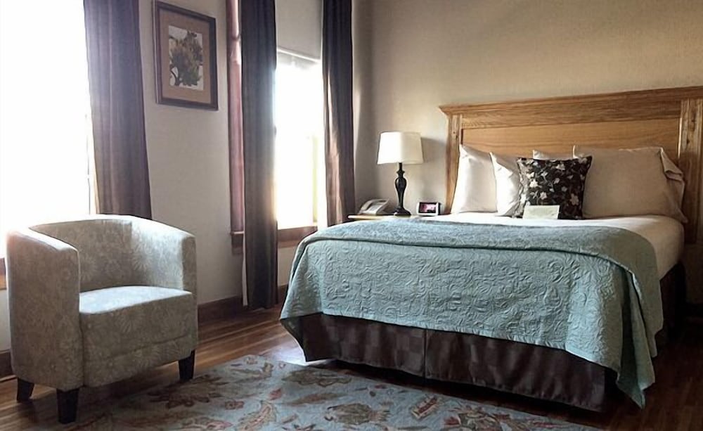 Classic Room, 1 Queen Bed photo 2