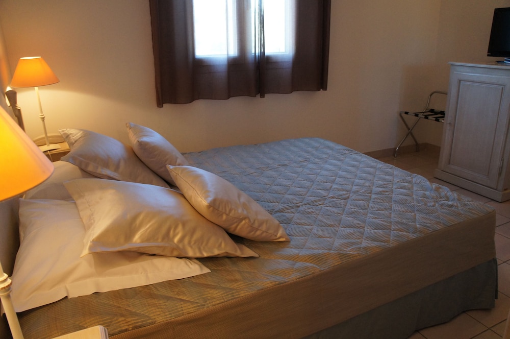 Standard Double Room, Non Smoking - Photo 5