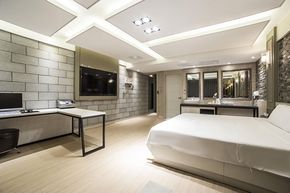 Standard Double Room, Non Smoking, City View - Photo 2