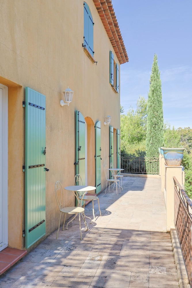 Villa photo 2