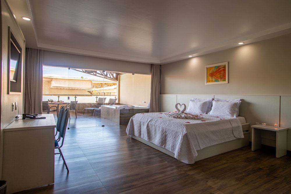 Premium Suite - Photo 3