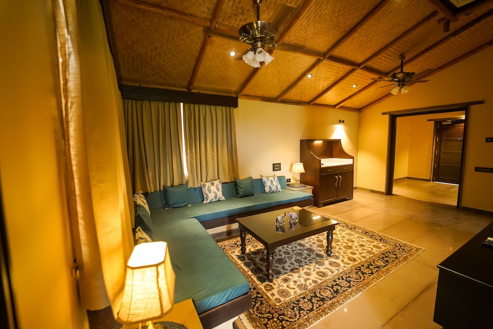 Signature Suite - Photo 6