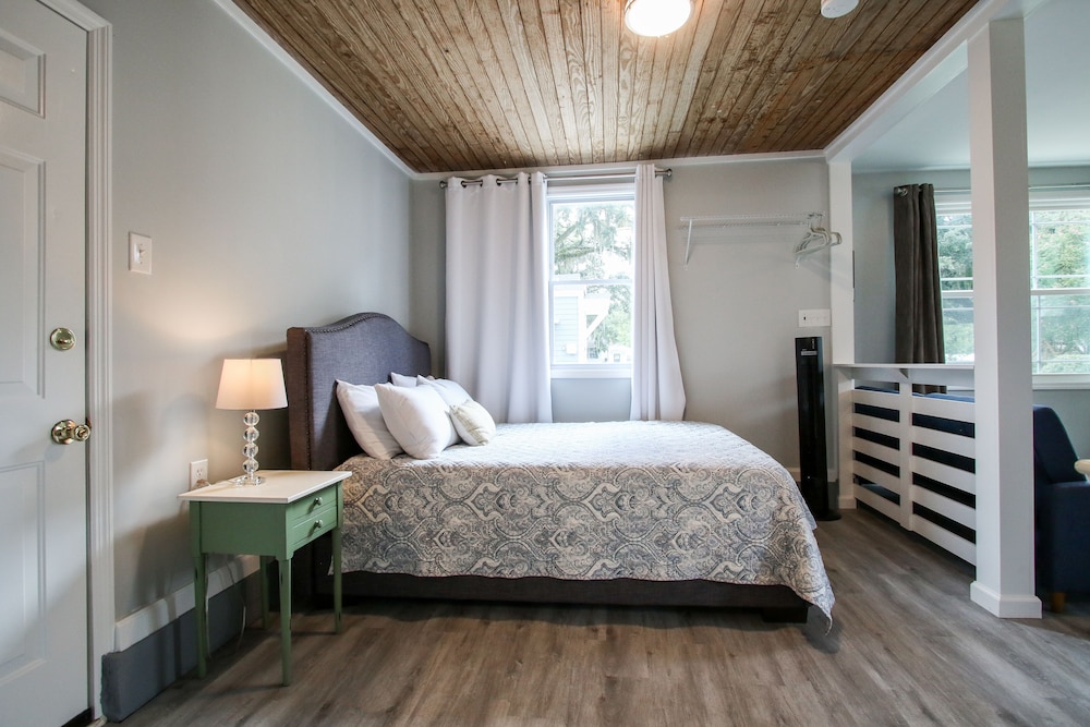 Deluxe House photo 1