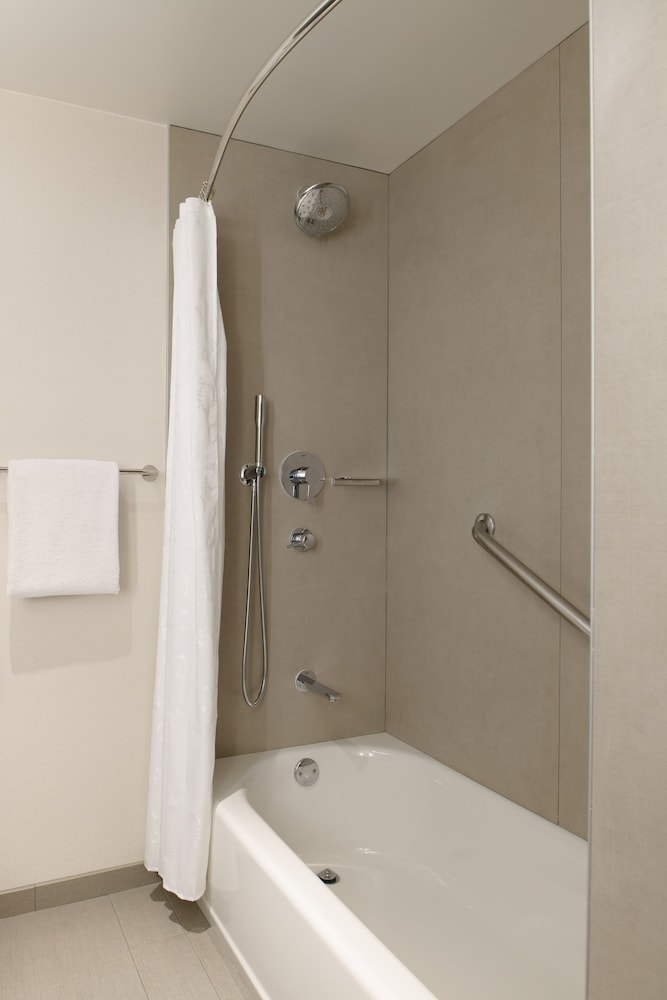Premium Room, 2 Queen Beds - Photo 10