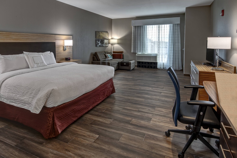 Studio, 2 Queen Beds (Mobility/Hearing Access, Roll-In Shwr) - Photo 1