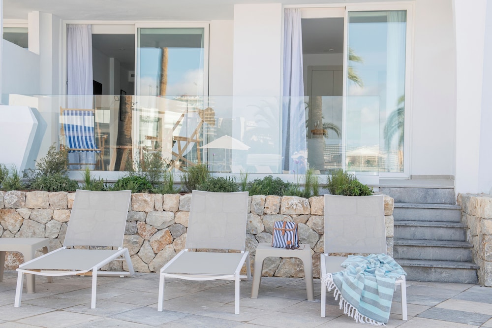 Suite, 2 Bedrooms, Poolside (2+3 children free) thumbnail 6