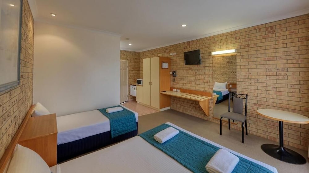 Classic Double or Twin Room, Multiple Beds, Non Smoking photo 3