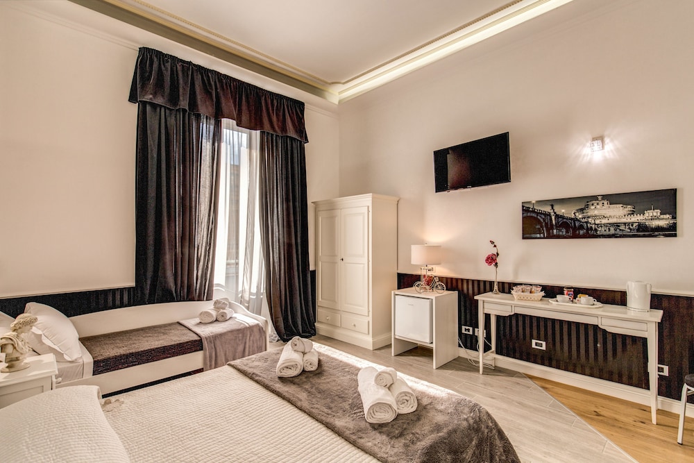 Deluxe Quadruple Room, Multiple Beds photo 2