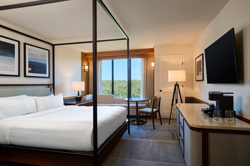 Deluxe Room, 1 King Bed, Partial Lake View - Photo 1