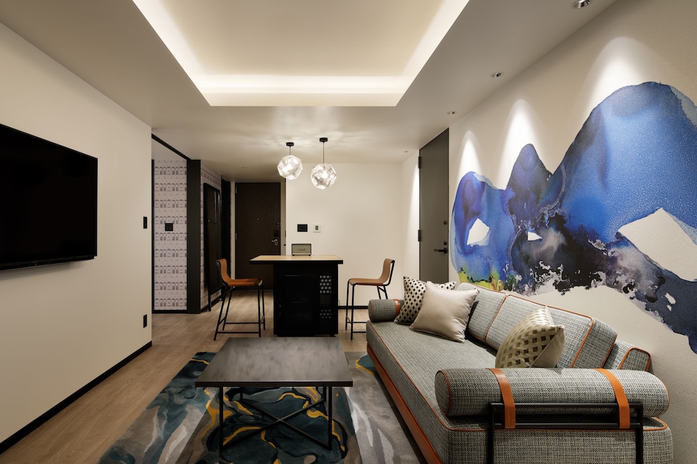 Suite, 1 Queen Bed with Sofa bed, City View