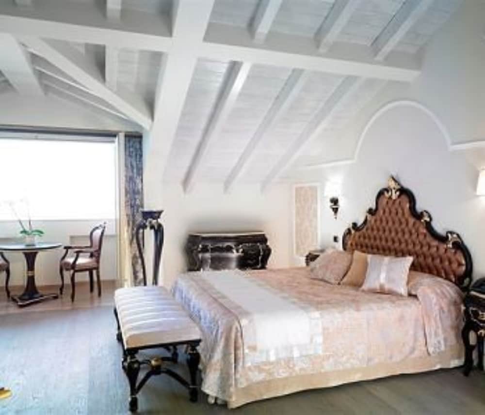 Venice Junior Suite (balcony, lake view)