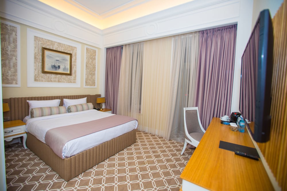 Deluxe Room, 1 King Bed, City View - Photo 3