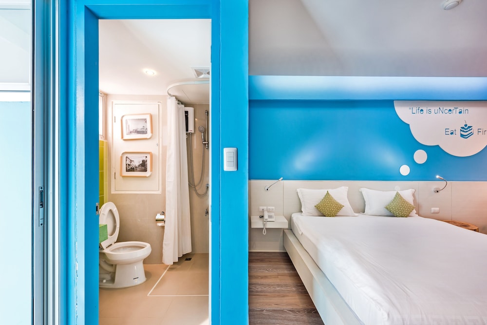 Standard Room, 1 King Bed - Photo 13