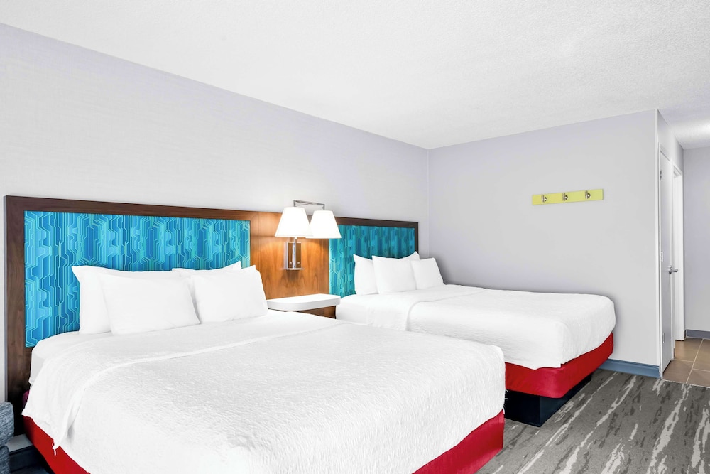 Room, 2 Queen Beds, Accessible, Bathtub (Mobility & Hearing) - Photo 2