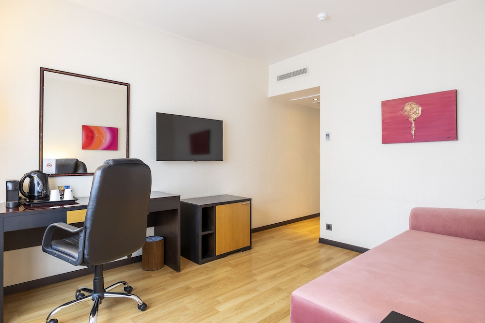 Executive Suite, 1 King Bed With Sofa Bed photo 3