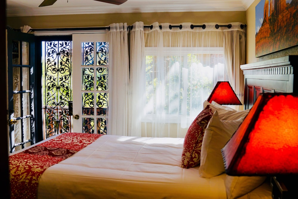 Deluxe Room, 1 Queen Bed (No Pets)