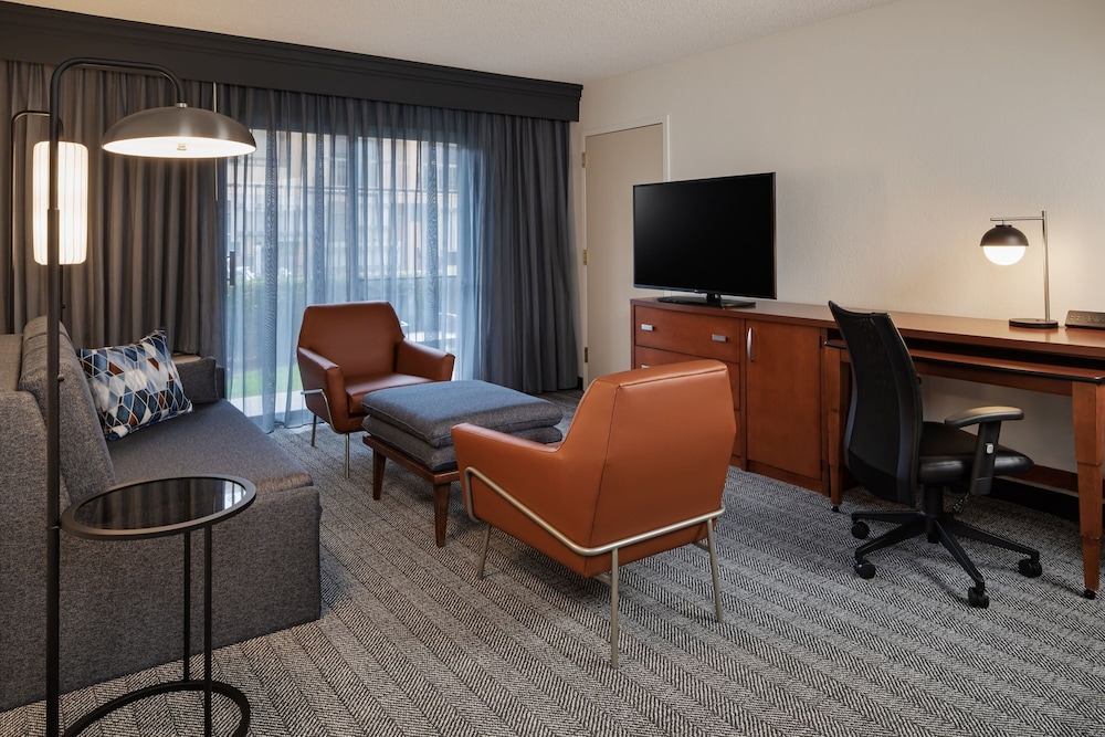 Suite, 1 Bedroom - Photo 4