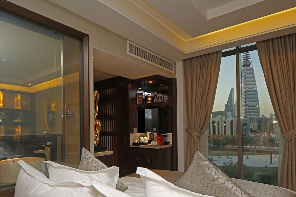 Premium Double Room, 1 King Bed, Garden View