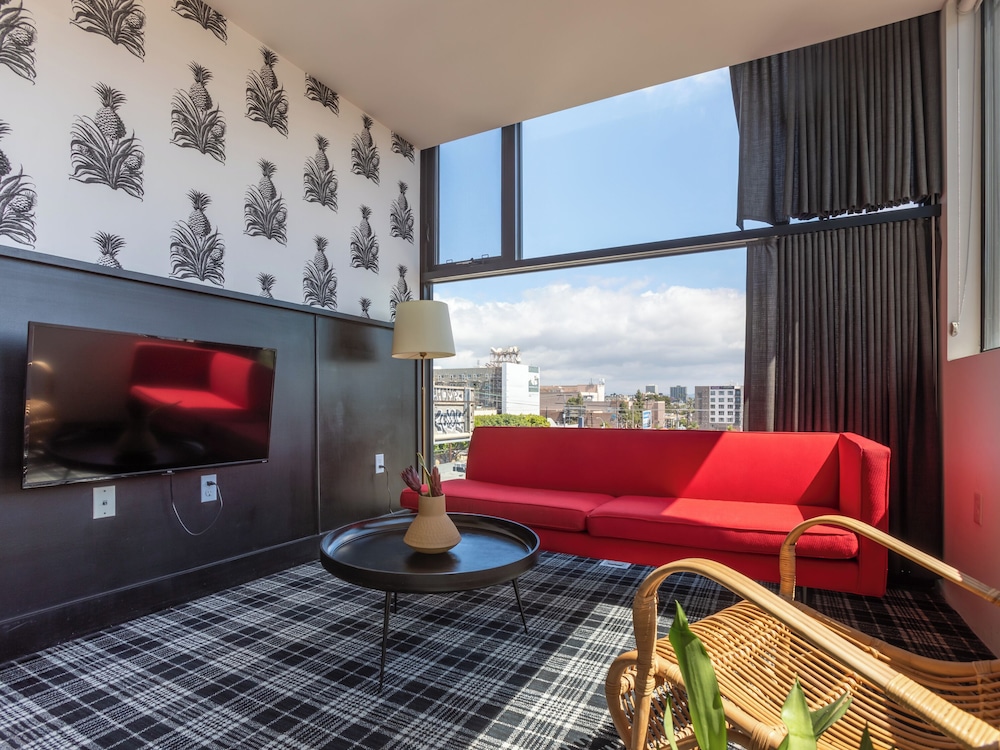 Signature Studio, City View - Photo 14