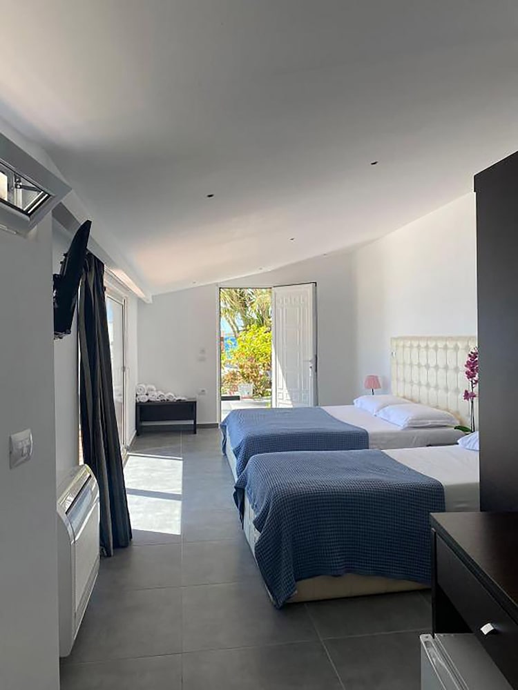 Triple Room, Sea View photo 2