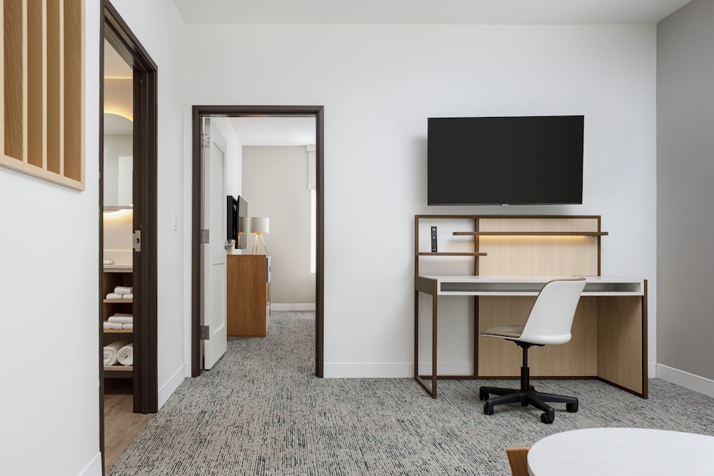 Suite, 1 Bedroom (Mobility Accessible, Roll-in Shower), photo 6